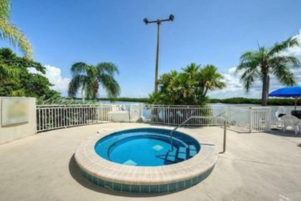 Bay View, Studio206, Beach Steps Away! Pool+Wifi Ruskin Ngoại thất bức ảnh
